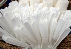 Franczsko zakazuje pouvanie jednorazovho plastovho riadu