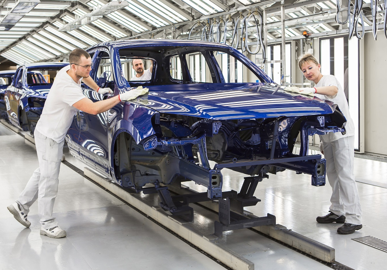 Volkswagen Slovakia pokrauje v spenom kurze, prekonal hranicu 10 000 zamestnancov