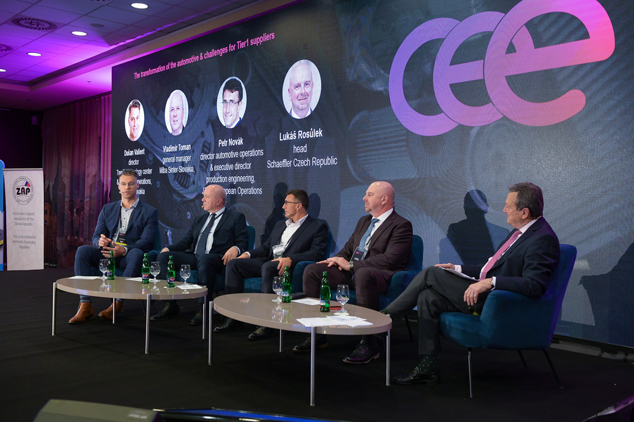 ADIENT_Dusan_Valient_MIBA_SINTER_Slovakia_Vladimir_Toman_Petr_Novak_z_JTEKT_a_Lukas_Rosulek_zo_Schaeffler_Czech_Republic