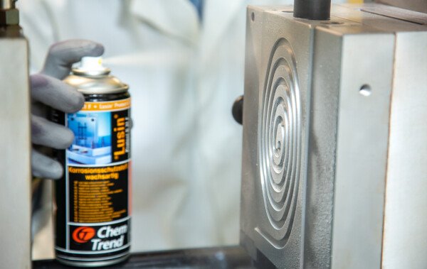 Chem-Trend: Čistiace granuláty a separačné prostriedky, ktoré skracujú prestoje, zlepšujú kvalitu a zvyšujú efektivitu