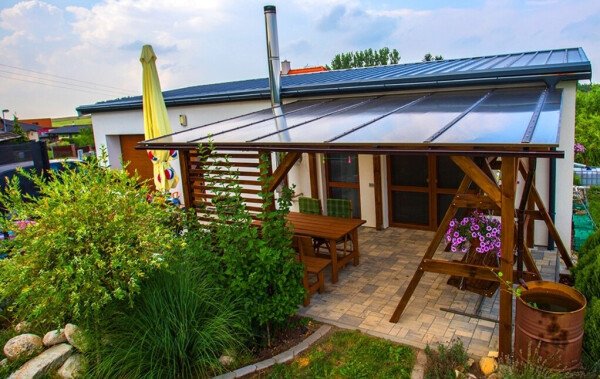 Polykarbonátové dosky – kľúčové parametre a odporúčania pre správny výber