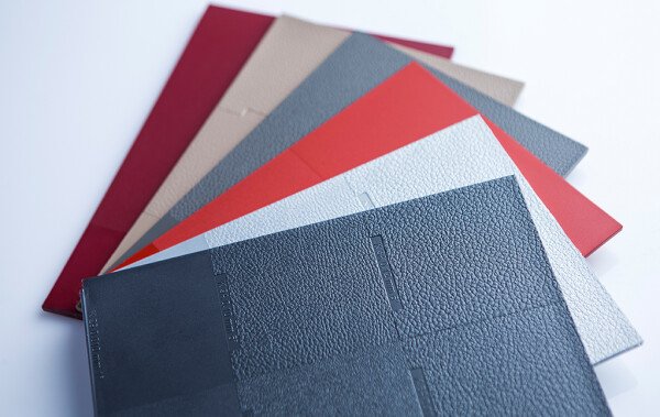 Farebné vzorky sú štandardom v dizajne – GRAFE rozširuje svoju overenú službu pre OEM a partnerov v oblasti dizajnu aj mimo automobilového priemyslu