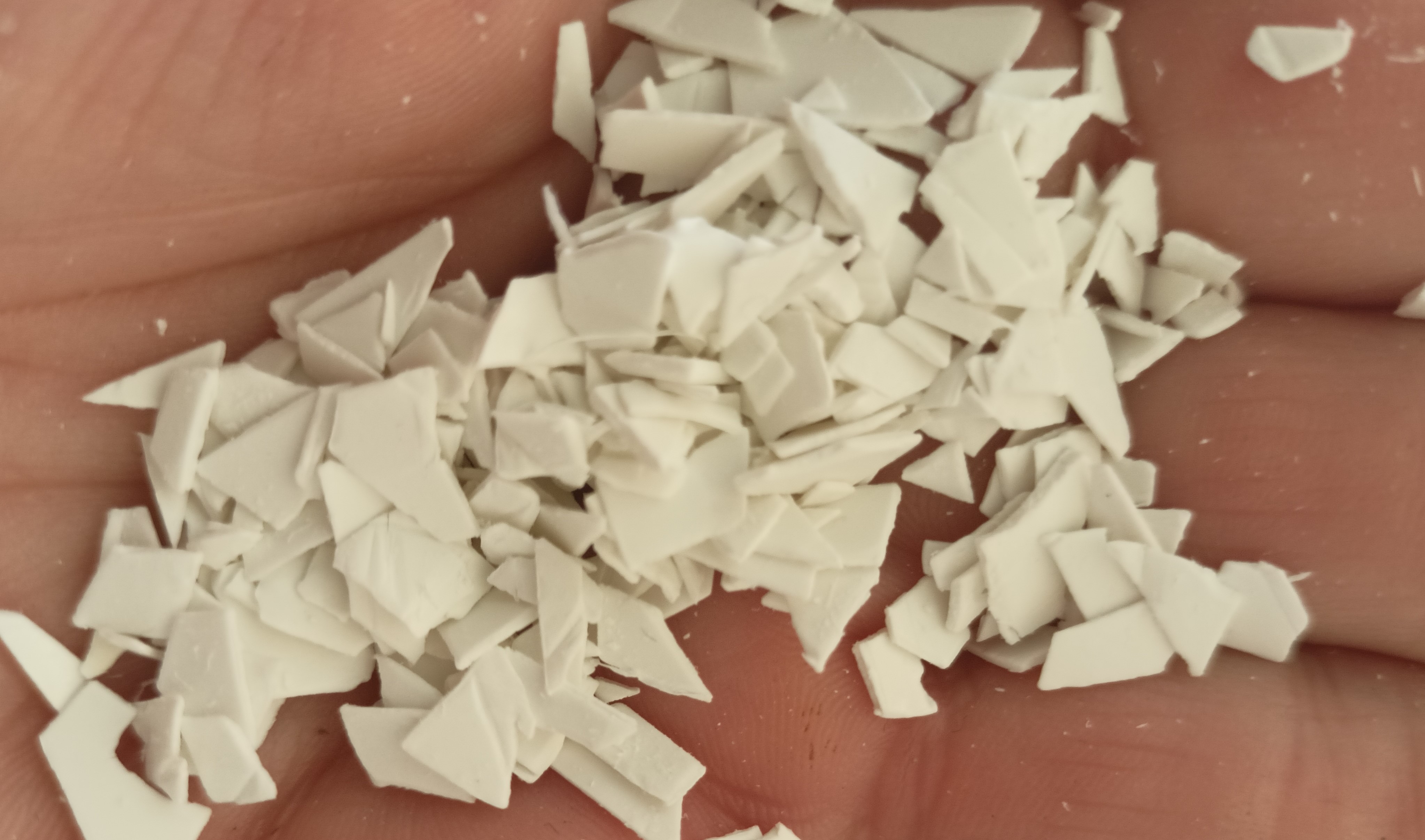 ABS drť – svetlé farby