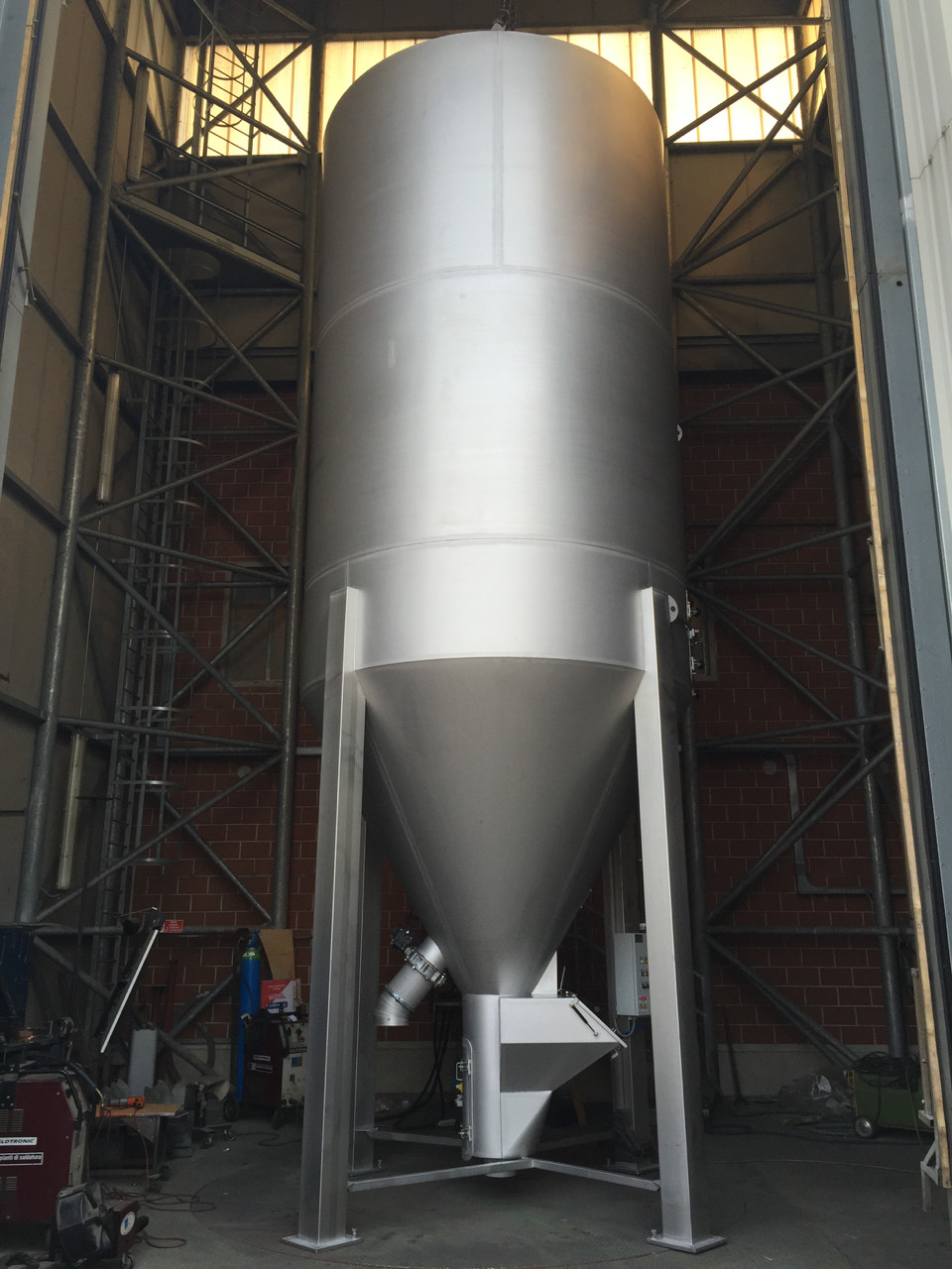 Koupím homogenizační silo (9–10 t)